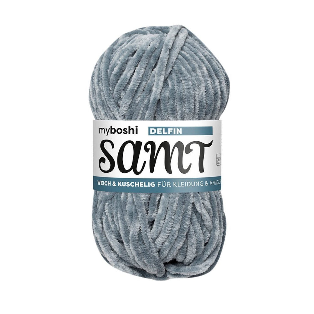 Oppdag Myboshi Samt Chenillegarn – mykt, slitesterkt og perfekt for amigurumi, puter og mer! 100g nøster med 100 meter, OEKO-TEX-sertifisert.

